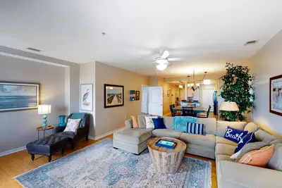 Image de Great condo with 2 balconies, excellent ocean & bay views, 3 pools, & gym