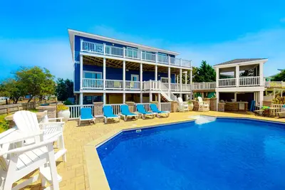 Image de Dog-friendly home on the bay w/private hot tub & pool, central Ac, WiFi, W/D