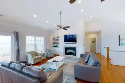 Image de Oceanfront home with elevator, pool, game room, private washer/dryer, & WiFi