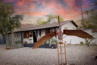 Image de Benton Place - Stylish Desert Escape