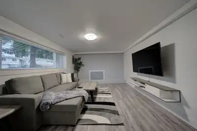 Image de Adorable 1 bdrm + pull out sofa suite in Delta