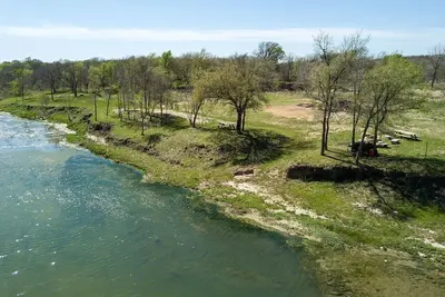 Image de 2/2 Cottage on San Gabriel River 3 miles to Square