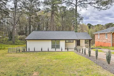 Image de Colorful Decatur House w/ Deck & Backyard!