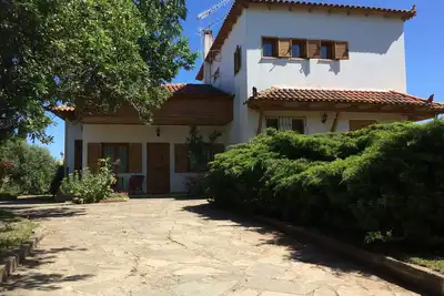 Image de Beautiful Greek Villa - 5 minutes from the beach!