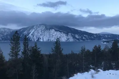 Image de Guest House with Grand Views of Pend Oreille Lake and the surrounding Mountains.