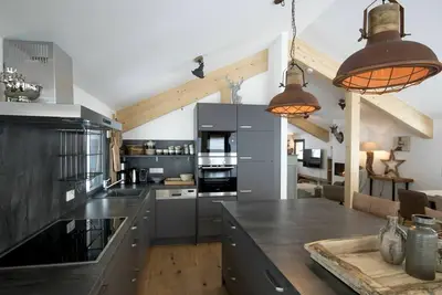 Image de Agréable appartement dans une maison de vacances avec bain à remous, Wifi, Tv, balcon et parking