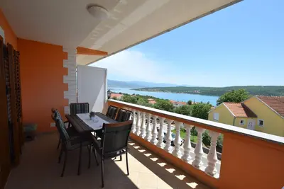 Image de Appartement de trois chambres avec la terrasse et la vue sur le mer Cizici, Krk (A-19375-a)