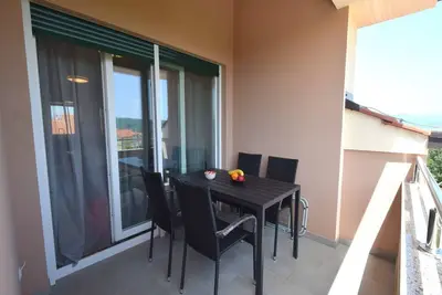 Image de Appartement de deux chambres avec la terrasse Cizici, Krk (A-19405-e)