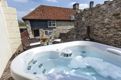 Image de Southcott Farm Cottage, pet friendly, with hot tub in Sheldon