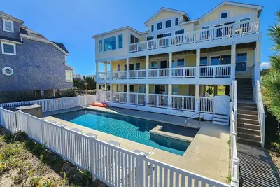 Spectacular Oceanfront home with 5 Br/7ba - Private Pool, beautiful views.