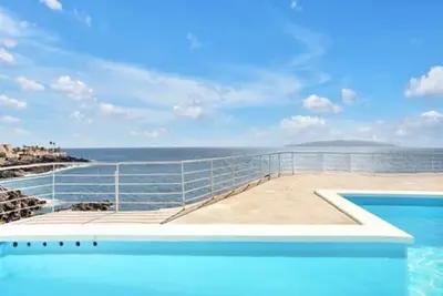 Image de Appartement \"Costa Isora Frontline\" avec vue sur la mer, piscine partagée et Wi-Fi.