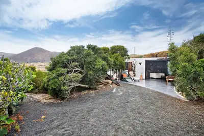 Image de La Bodeguita - Maison sur un volcan avec une guitare