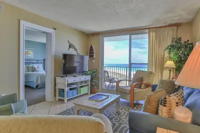 Image de Destin on the Gulf 503 | Beachfront Escape with Pool and Balcony Views