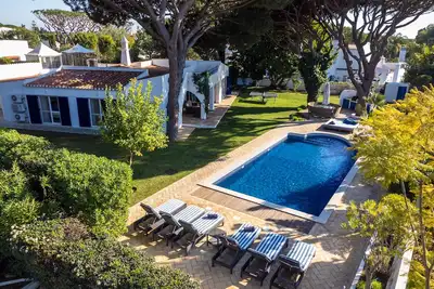 Image de 4 Bedrooms all en-suite, magnificent garden and pool area