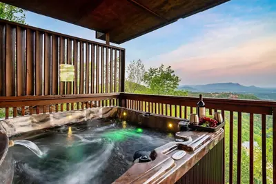 Image de TopOfTheMountain, Fully Paved Roads, PoolTable, HotTub, VideoGames, Ev Charger