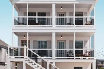 Image de Luxury 5br Custom Home One Block From The Water