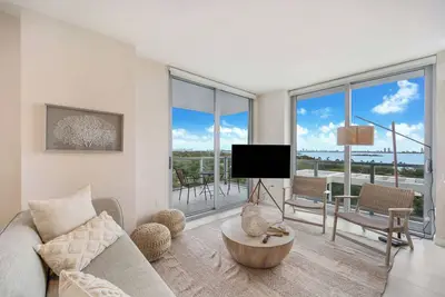 Spectacular Views 2 Bdrm Condo, Miami Design Distr