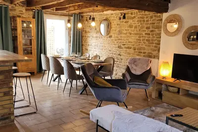 Image de Maison dans cité de caractère entre terre et mer