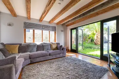 Image de Wall Cottage (Group)