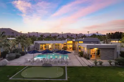 Image de Polo Villa 9 by AvantStay | Backyard w/ Putting Green, Pool & Spa
