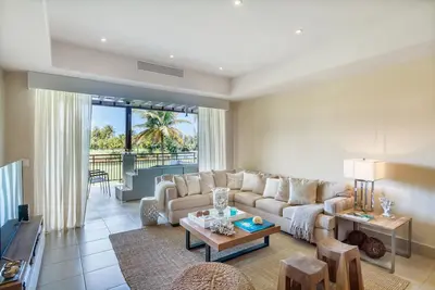 Image de Luxurious beachy chic villa at the Four Seasons in Bahia Beach