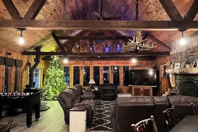 Image de Perfect extended family waterfront getaway! Just 30 miles from Sugarloaf