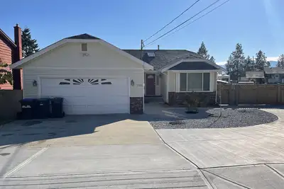 Image de Victoria St Str in Peachland Bc - 5 mins from the beach