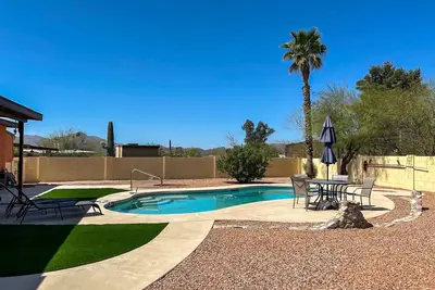 Image de Single-level home with private pool, patio, central Ac, & WiFi - 2 dogs welcome