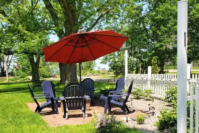 Image de Steps from the beach, Lakeview with Hot Tub