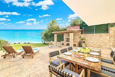 Image de Psarou Beach House - Quatre Chambres Villa, Couchages 8