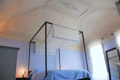 Image de panoramic apartment, full of atmosphere, a few steps from the Ruspoli castle.