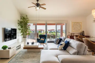 Image de Casa Marbella Ocean View Penthouse by RedAwning