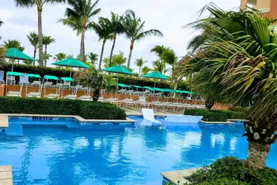 Image de Beautiful location steps away from the beach and wonderful sunsets!