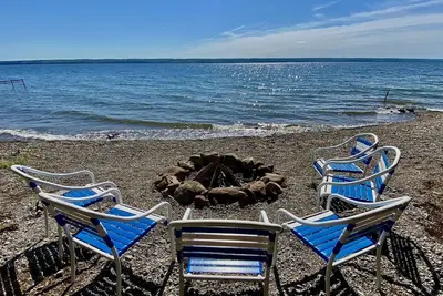 Image de New! Lakefront Farmhouse in the heart of the Finger Lakes Wine Trail