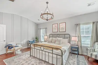 Image de Summerville, Family Centered Home, Baby Gear, Swing Set, Game Room, Pets Welcome