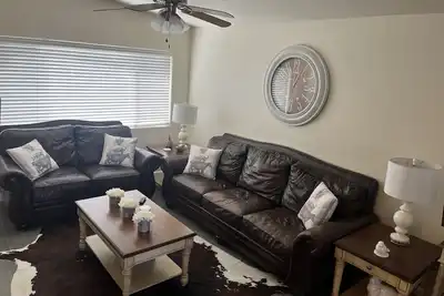 Image de 2 bedroom, 2 bath farmhouse