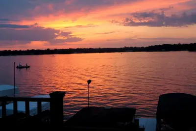 Image de Webster Lake House- Large Outdoor Space, Great Views, Water Toys, Sleeps 8