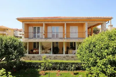 Image de Appartement de vacances Dobrinj pour 1 - 4 personnes avec 2 chambres Ă coucher - Logement de vacance