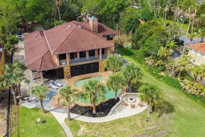 Image de Gorgeous Gulf front estate-Heated Pools, Private Pier, walk to the Boardwalk