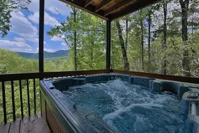 Image de Great Views with Free Wifi +Hot Tub + Fireplace Ellijay + Blue Ridge; Dogs Ok!