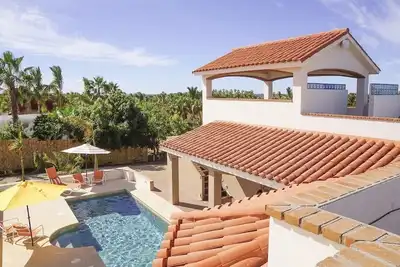 Image de Elegant Baja Beach Hacienda, a 5 minute walk to the beach