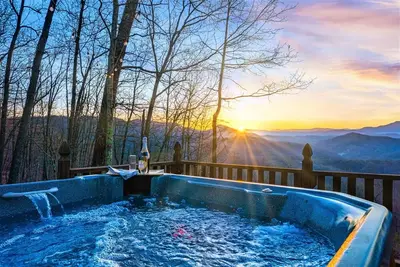 Image de Amazing Mountain Views Retreat | Upscale | FirePit | Games | HotTub | Sleeps 12