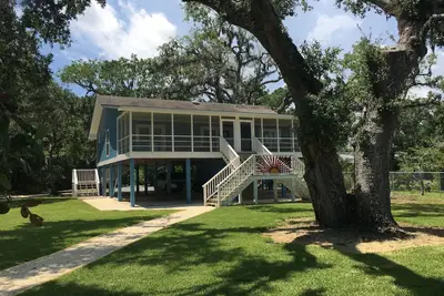 Image de Beautiful, private Bon Secour riverfront home with spacious screened porch