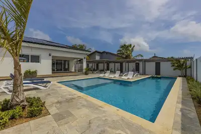 Image de New! 3br 2ba with Huge Pool and Outdoor Area & Bbq