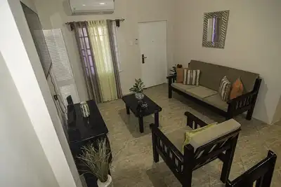 Image de Private 2 bedroom apartment - 10 mins from Airport
