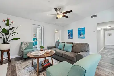 Image de ★ cute 🏠! heated salt water pool! 6 miles to Madeira Beach ★