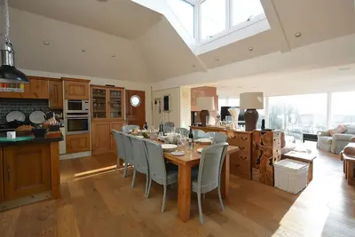 Image de Penmorfa - Sublime Abersoch retreat with roof terrace, 80m from beach, great for surfing