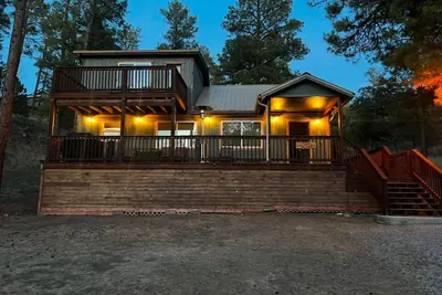 Image de $179 May Special! Hottub! 3 Br/3ba Sleeps 8!