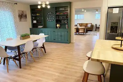 Image de Bright, Mid century Modern, 3 bedroom home next to Hendrix College