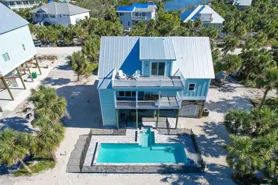 Image de Luxury 3 Bedroom home on deep water canal!